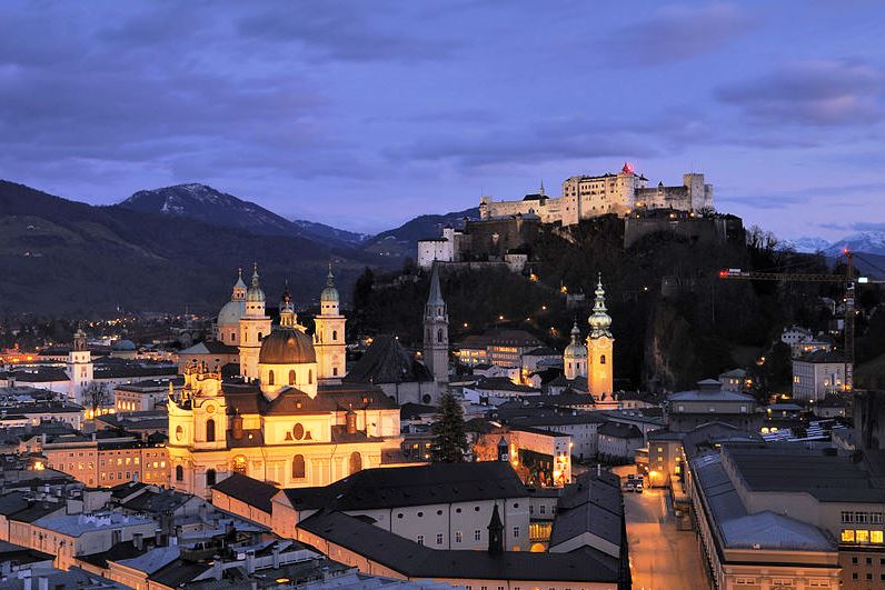 Wikipedia Salzburg Panorama (nachts)